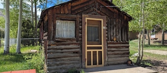 Cabin 10 at Sportsman’s Lodge, Rustic Cabin 10 at Sportsman's Lodge