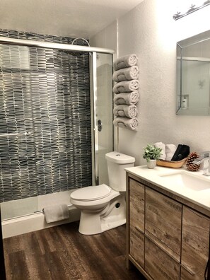 Shower, hair dryer, towels, soap - Walkout Studio Near W RMNP + Pool & Hot Tubs (Granby)