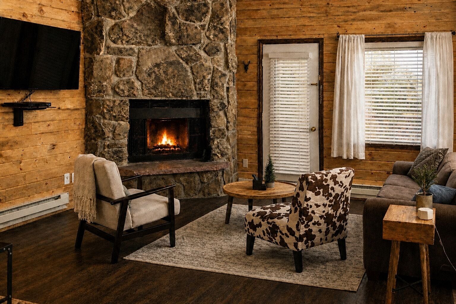 Smart TV, fireplace