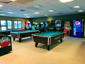 Games room - Walkout Studio Near W RMNP + Pool & Hot Tubs (Granby)