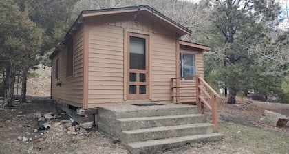 Cabin 11 at Sportsman’s Lodge, Modern Cabin 11 at Sportsman's Lodge