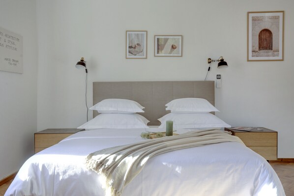 3 bedrooms, desk, iron/ironing board, travel crib