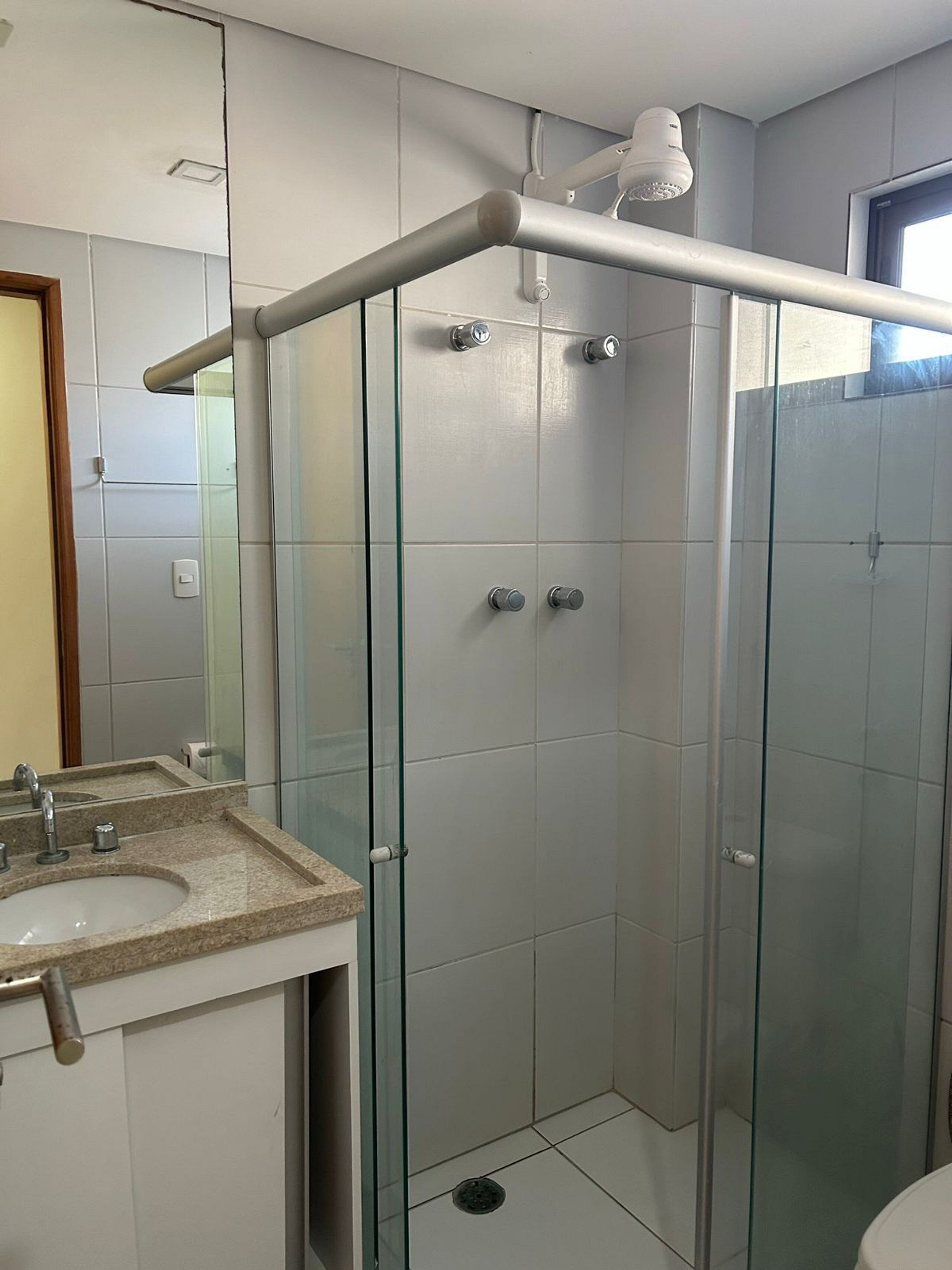 Secador de pelo, toallas