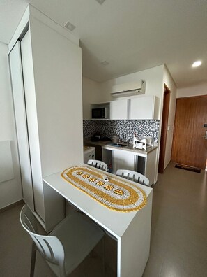 Studio | Private kitchen | Mini-fridge, microwave, griddle, cookware/dishes/utensils
