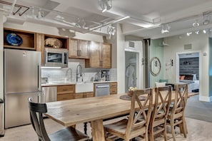 Fridge, microwave, stovetop, dishwasher - Rustic Suite 6BR/3500 sq ft, Walkable to Broadway (Nashville)