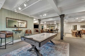 Game room - Rustic Suite 6BR/3500 sq ft, Walkable to Broadway (Nashville)