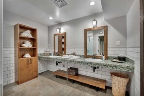 Shower, hair dryer - Rustic Suite 6BR/3500 sq ft, Walkable to Broadway (Nashville)