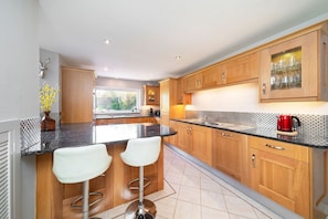 Coffee/tea maker, fridge, microwave, oven - Villa by the Sea; Escape the Ordinary (Broughty Ferry, Dundee)