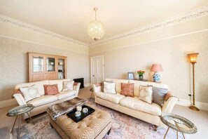 TV, fireplace - Villa by the Sea; Escape the Ordinary (Broughty Ferry, Dundee)