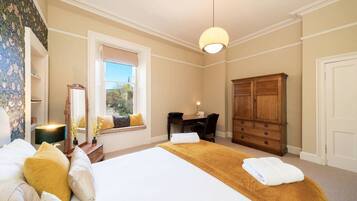 4 bedrooms, iron/ironing board, free WiFi, bed sheets