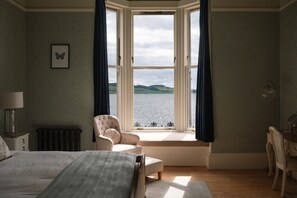 Desk, iron/ironing board, travel cot, free WiFi - Villa by the Sea; Escape the Ordinary (Broughty Ferry, Dundee)