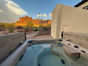 Outdoor spa tub - Luxury Desert Retreat Home in the Superstition Mountains with Heated Pool & Spa (Apache Junction)
