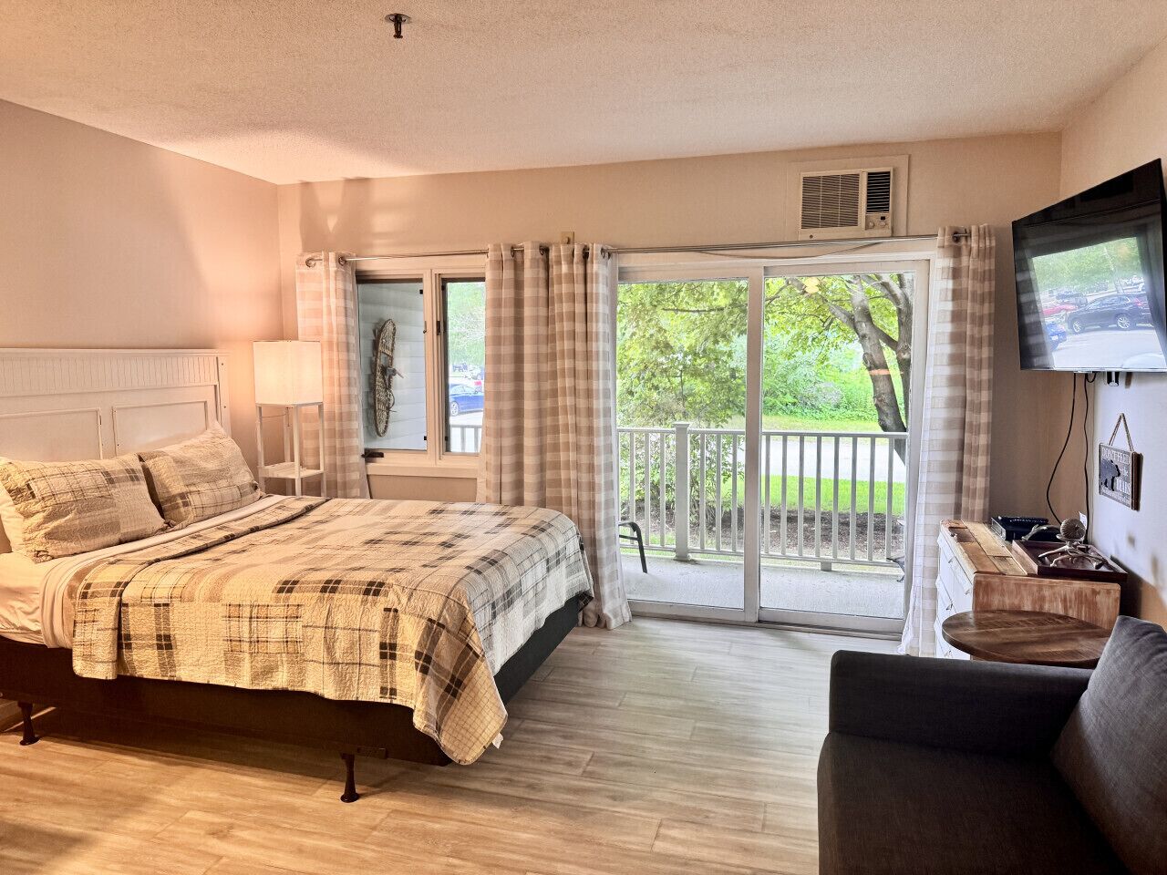 1 slaapkamer, een strijkplank/strijkijzer, reisbedje, gratis wifi