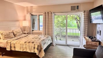 1 slaapkamer, een strijkplank/strijkijzer, reisbedje, gratis wifi