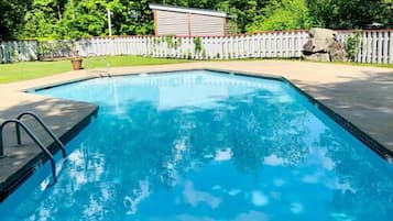 Una piscina techada, una piscina climatizada