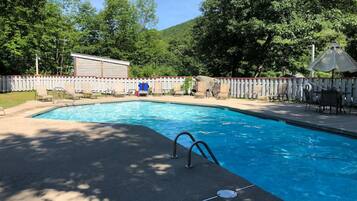 Een binnenzwembad, een verwarmd zwembad