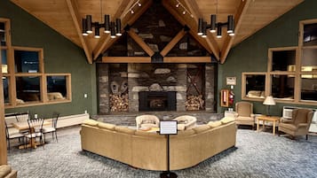 Smart TV, chimenea y tenis de mesa
