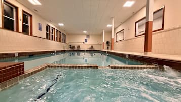 Alberca techada y alberca climatizada