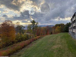 Property grounds - C20H Lodge at Lincoln Station - Hotel Room - Loon Mtn and River Views (Lincoln)