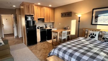 1 多间卧室、办公桌、熨斗/熨衣板、旅行婴儿床