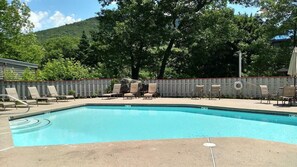 Una piscina techada, una piscina climatizada