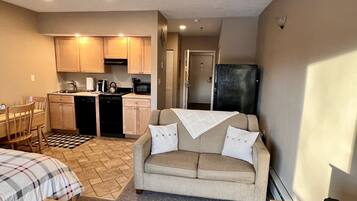 Smart TV, fireplace, table tennis