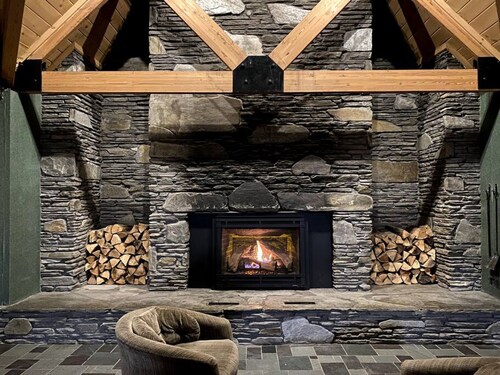 Stunning Mountain & River Views!  2 Bedroom with Loft Sleeps 8