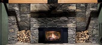 Stunning Mountain & River Views! 2 Bedroom with Loft Sleeps 8