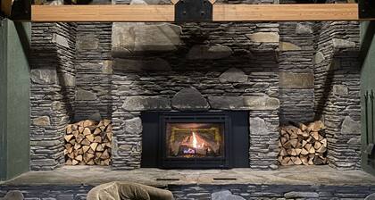 Lovely 1 BR Apt w/pool & gorgeous view of Loon Mtn