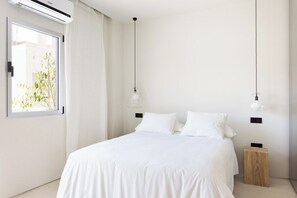 1 室のベッドルーム、デスク、アイロン / アイロン台、インターネット