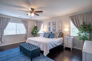 5 bedrooms, desk, iron/ironing board, travel crib
