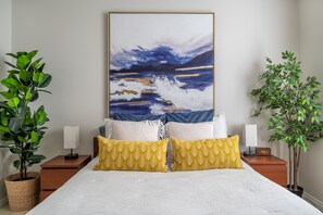 5 Schlafzimmer, Schreibtisch, Bügeleisen/Bügelbrett, Reisekinderbett