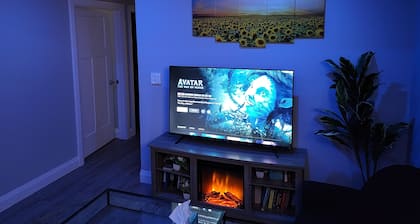 Clean, Cozy Pocket Friendly 2BR + A/C + Workspace + Ethernet & WiFi