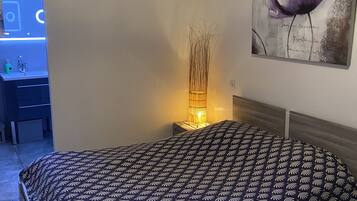 1 chambre, lit parapluie, Wi-Fi, draps fournis