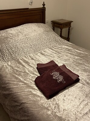 1 bedroom, travel cot, WiFi, bed sheets - Bed & Breakfast (Corre)