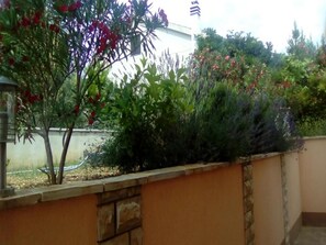 Property grounds - Apartments Vala - One Bedroom Apartment with Balcony and Sea View (Vinisce)