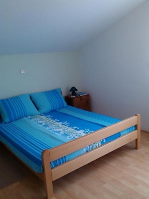 WiFi, bed sheets
