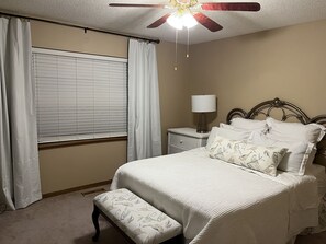 4 habitaciones, escritorio, tabla de planchar con plancha y wifi gratis