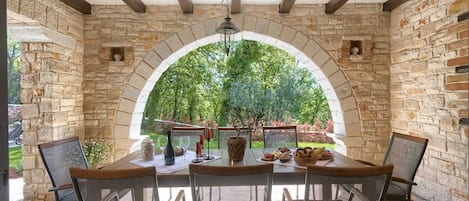 Outdoor dining