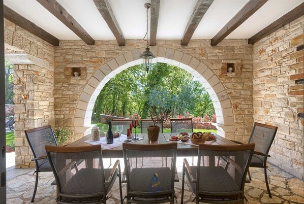 Outdoor dining