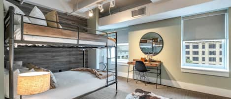 6 habitaciones, tabla de planchar con plancha, wifi y ropa de cama