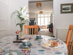 Cottage | Private kitchen | Fridge, electric kettle, toaster, cookware/dishes/utensils