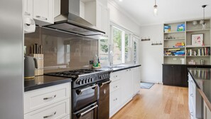 Fridge, microwave, oven, stovetop - WOODBINE LODGE- Picture perfect and meticulously maintained (Marysville)