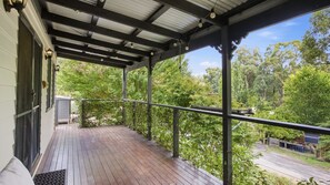 Terrace/patio - WOODBINE LODGE- Picture perfect and meticulously maintained (Marysville)