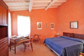 4 bedrooms, iron/ironing board, WiFi, bed sheets - Villa Cantara - Countryside Villa with Private Pool (Orte Scalo)
