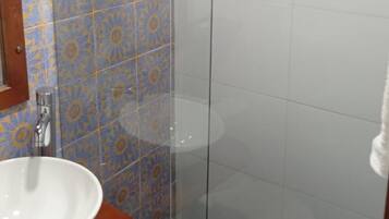 Buồng tắm vòi sen, khăn tắm