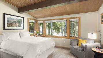 Aspenwood Studio L11 | Living area | Fireplace