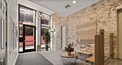 LIVE LIKE A LOCAL // HIP & HISTORIC OLD PORT CHARM