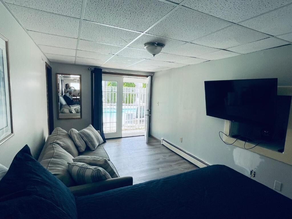 Deluxe Apartment, 2 Bedrooms, Pool View | Living area