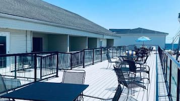 Appartement Deluxe, 2 chambres, vue piscine | Terrasse/Patio